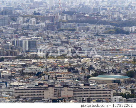 大阪的城市景觀及其單軌列車 大阪的城市景觀及其單軌列車 137832262