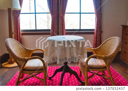 Chairs and tables in a Western-style house 137832437