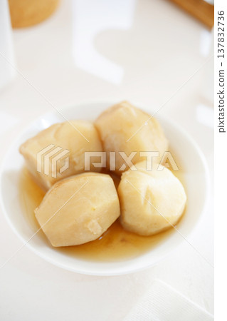 Simmered dishes 137832736