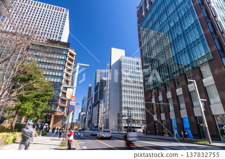 東京京橋地區的都市景觀－建築峽谷 137832755