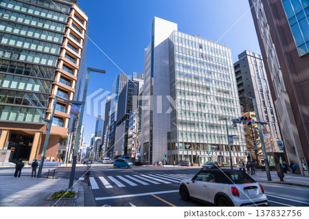 東京京橋地區的都市景觀－建築峽谷 137832756