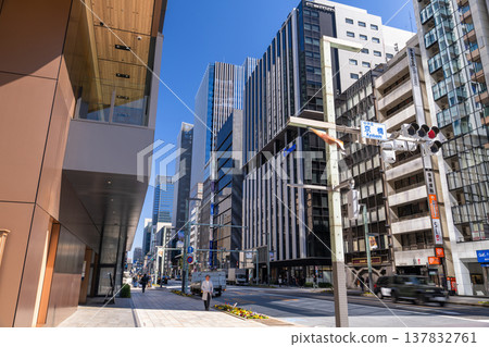 東京京橋地區的都市景觀－建築峽谷 137832761