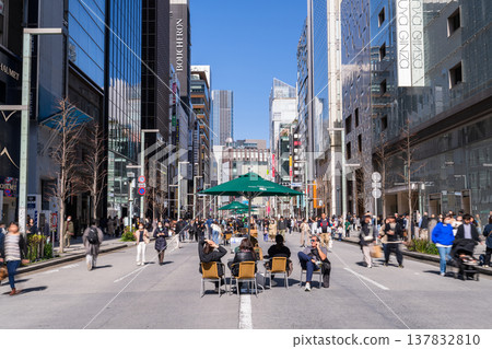 東京銀座城市景觀-摩天大樓的峽谷 東京銀座城市景觀-摩天大樓的峽谷 137832810