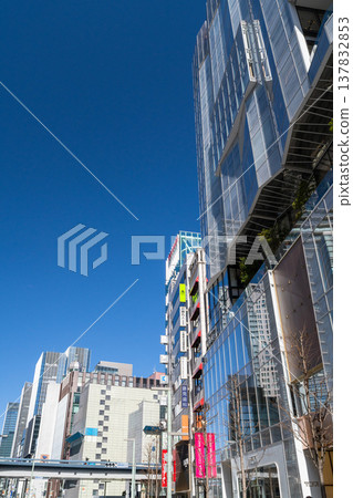東京銀座城市景觀-摩天大樓的峽谷 東京銀座城市景觀-摩天大樓的峽谷 137832853