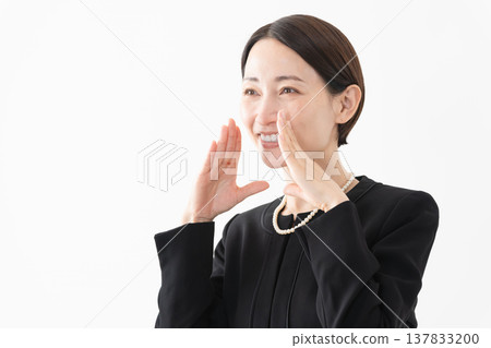 身著喪服的女子 葬禮照片 身著喪服的女子 葬禮照片 137833200