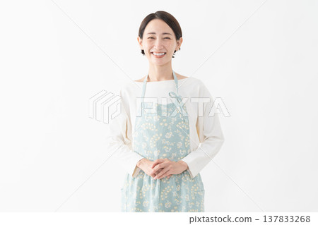 Woman wearing an apron Lifestyle image 137833268