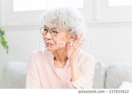 Deaf senior woman Deaf senior woman 137833622