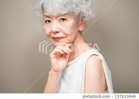 Senior woman wearing sleeveless top Beauty image Senior woman wearing sleeveless top Beauty image 137833646