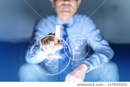 黑暗中伸出一隻商人的手 137834920