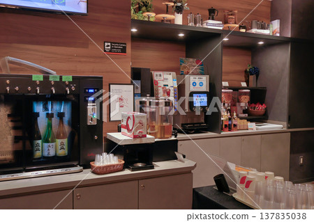 旅行途中看到的飯店休息室景色。 137835038