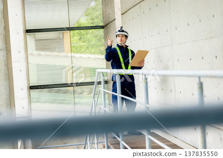 在外地工作的工人 137835550