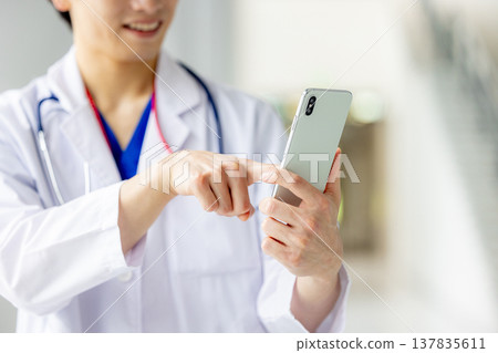 醫生用智能手機 137835611
