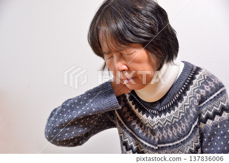 Car accident insurance, neck pain, cervical sprain (image) 137836006