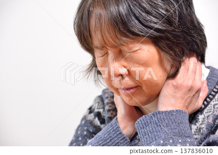 車禍保險、頸部疼痛、頸椎扭傷（圖） 137836010