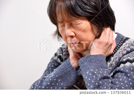 車禍保險、頸部疼痛、頸椎扭傷（圖） 137836011