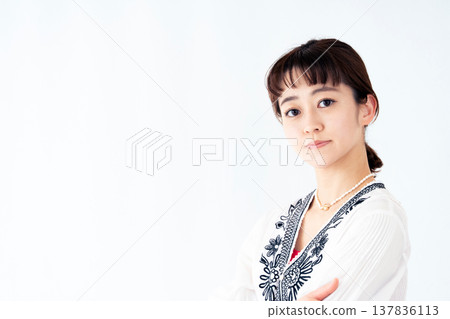 年輕的女士的肖像 137836113