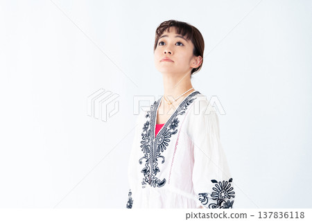 年輕的女士的肖像 137836118