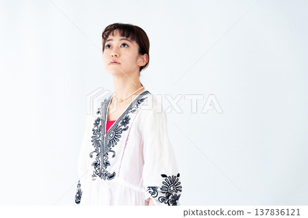 Young lady's portrait 137836121