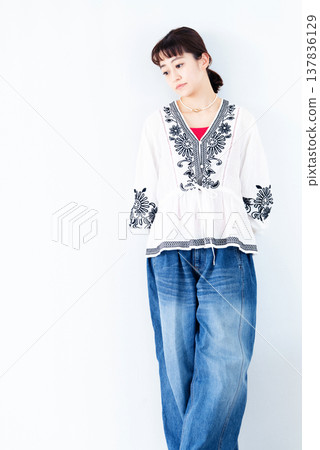 年輕的女士的肖像 137836129