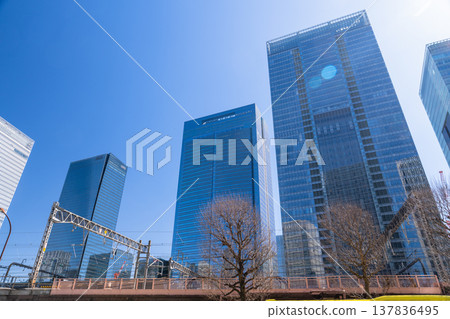 東京：八重洲的摩天大樓與城市景觀 137836495