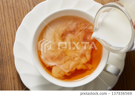 往茶裡加牛奶 往茶裡加牛奶 137836569