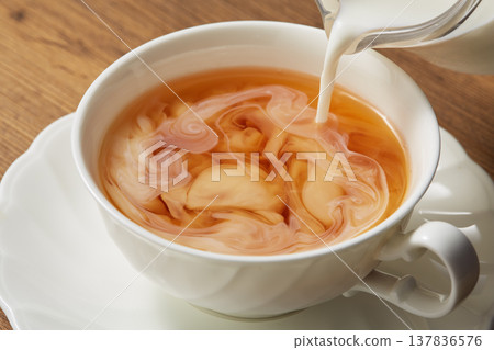 往茶裡加牛奶 137836576