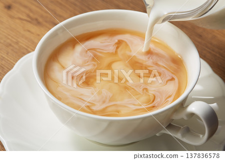 往茶裡加牛奶 往茶裡加牛奶 137836578