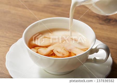 往茶裡加牛奶 往茶裡加牛奶 137836582