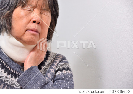 車禍保險、頸部疼痛、頸椎扭傷（圖） 137836600