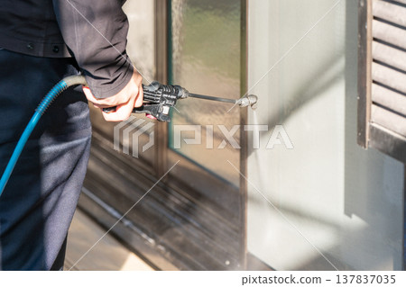 Window cleaning/high pressure washing 137837035