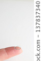 A hard contact lens placed on the index finger. 137837340