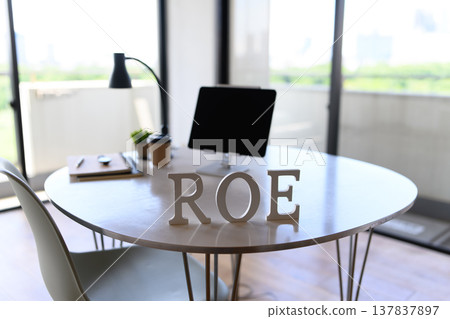 Desk with the letters ROE 137837897