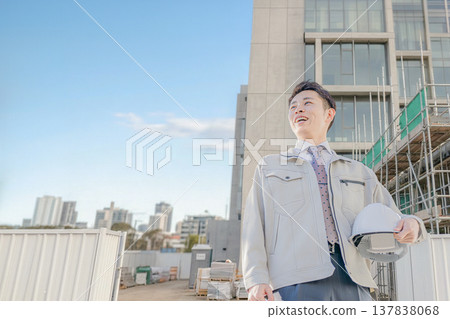 建築工人展望未來 建築工人展望未來 137838068