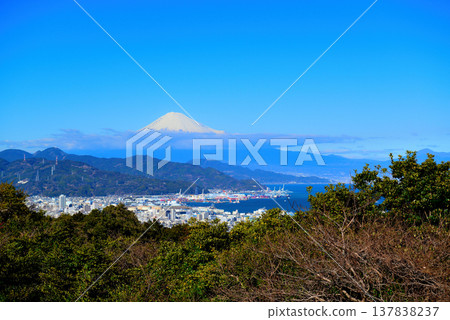 Mount Fuji with its snow-capped peak, as seen from Nihondaira in Shizuoka Prefecture. Mount Fuji with its snow-capped peak, as seen from Nihondaira in Shizuoka Prefecture. 137838237