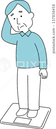 一張黑白照片，照片中一位表情憂慮的老者站在體重計上。 137838458