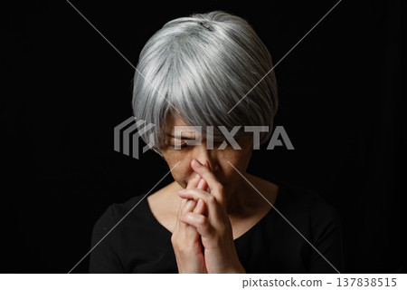 Elderly woman praying 137838515