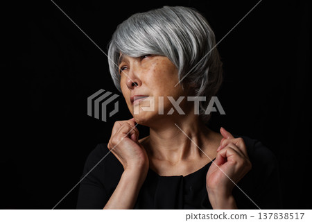 Sad senior woman 137838517