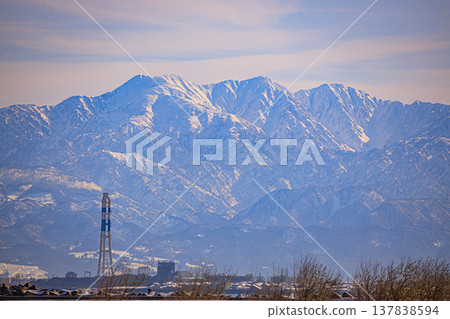 A seaside park in Toyama Prefecture where you can see the Tateyama mountain range and the Noto Peninsula beautifully in winter. A seaside park in Toyama Prefecture where you can see the Tateyama mountain range and the Noto Peninsula beautifully in winter. 137838594