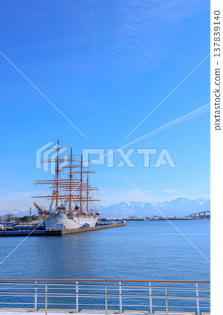 The air is clear in winter, and the Tateyama mountain range is beautifully visible at Kaiomaru Park. The air is clear in winter, and the Tateyama mountain range is beautifully visible at Kaiomaru Park. 137839140