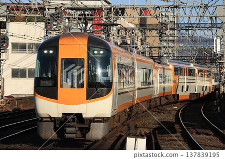 [Kintetsu] 22600 series ~Ace~ + 30000 series ~Vista EX~ Limited Express (Osaka Line: Tsuruhashi Station) 137839195