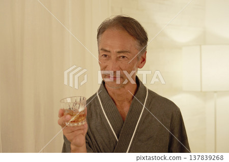 Senior man drinking whiskey in his bedroom 137839268