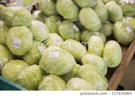 Cabbage sold in the vegetable section of the supermarket 137839964
