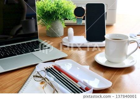 Business image Business image 137840001
