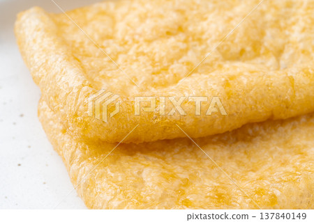 盤子裡的炸豆腐特寫 137840149