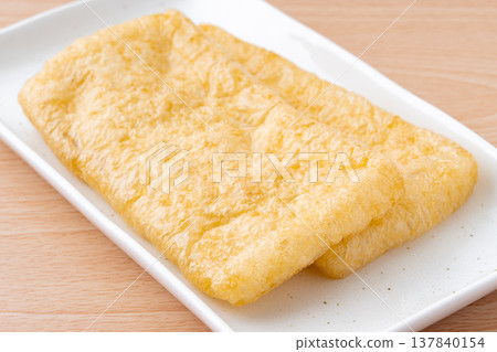 盤子裡的炸豆腐特寫 盤子裡的炸豆腐特寫 137840154