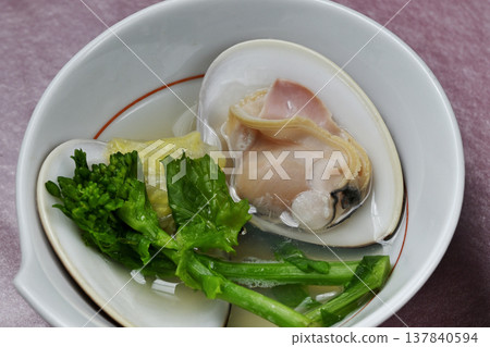 Clam hot pot 137840594