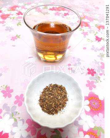 Delicious cold drinks: Barley tea, cold tea Delicious cold drinks: Barley tea, cold tea 137841291