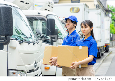 Delivery staff men and women 137841752