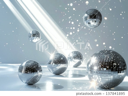 一個閃閃發光、反射光線的光球 137841895