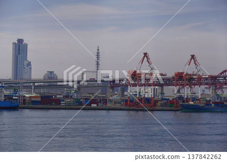 Osaka harbor 137842262